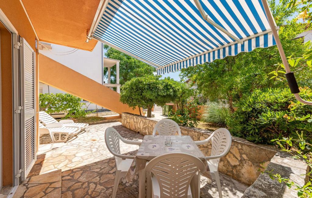 Apartment Neven Привлака Екстериор снимка